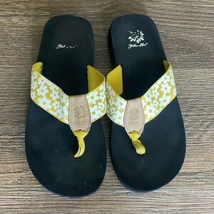 Yellow Box Yellow White flower Sandals Size 8 Comfort Flip Flops Summer  Womens